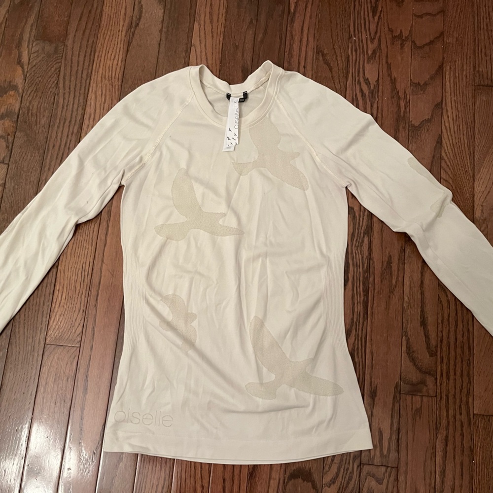 Excellent condition. Oiselle Flyte long sleeve shirt. Adult small.